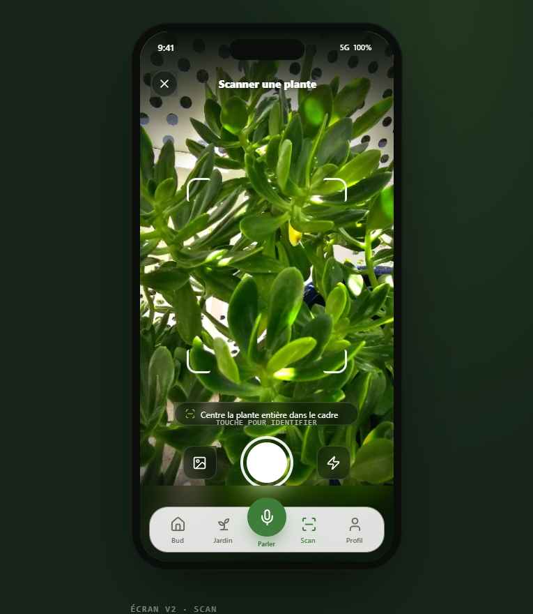 Écran Scan de l'application GreenBuddy : la caméra cadre une plante réelle avec l'indication « Centre la plante entière dans le cadre »
